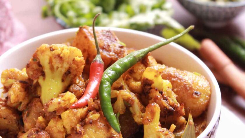 Bengali Aloo Phulkopir Dalna - Indian Cauliflower Recipe with Rice