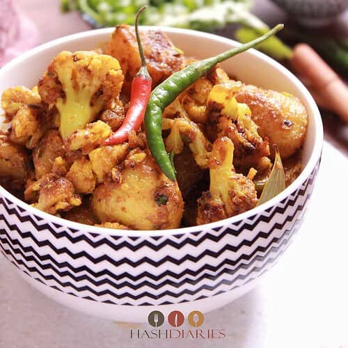 Bengali Aloo Phulkopir Dalna - Indian Cauliflower Recipe with Rice