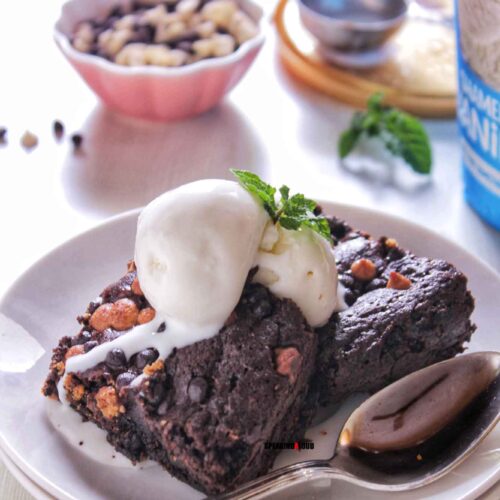 Easy Chocolate Brownie recipe with ice cream