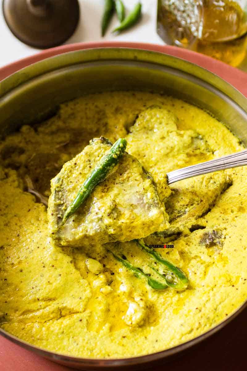 Shorshe Bhapa Ilish | Bengali Hilsa Fish Curry Recipe