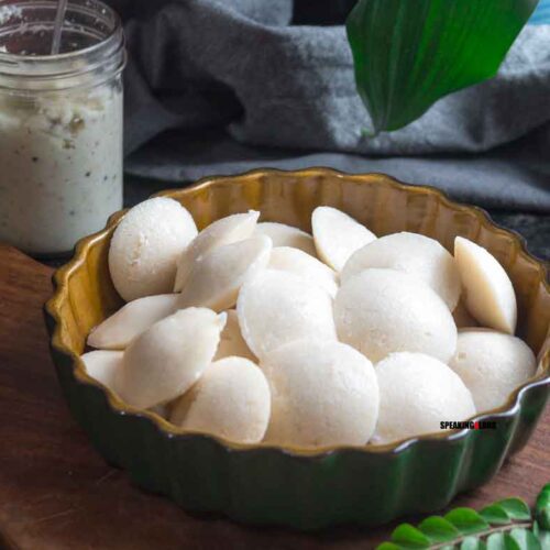 Mini Idlis served with coconut chutney